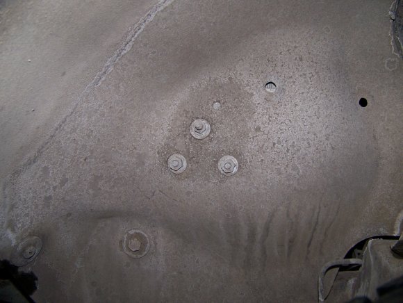 mount-bolts-through-fender